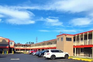 Free self parking - Saratoga Motel By Capital O Near Midway Airport Chicago IL (Chicago)