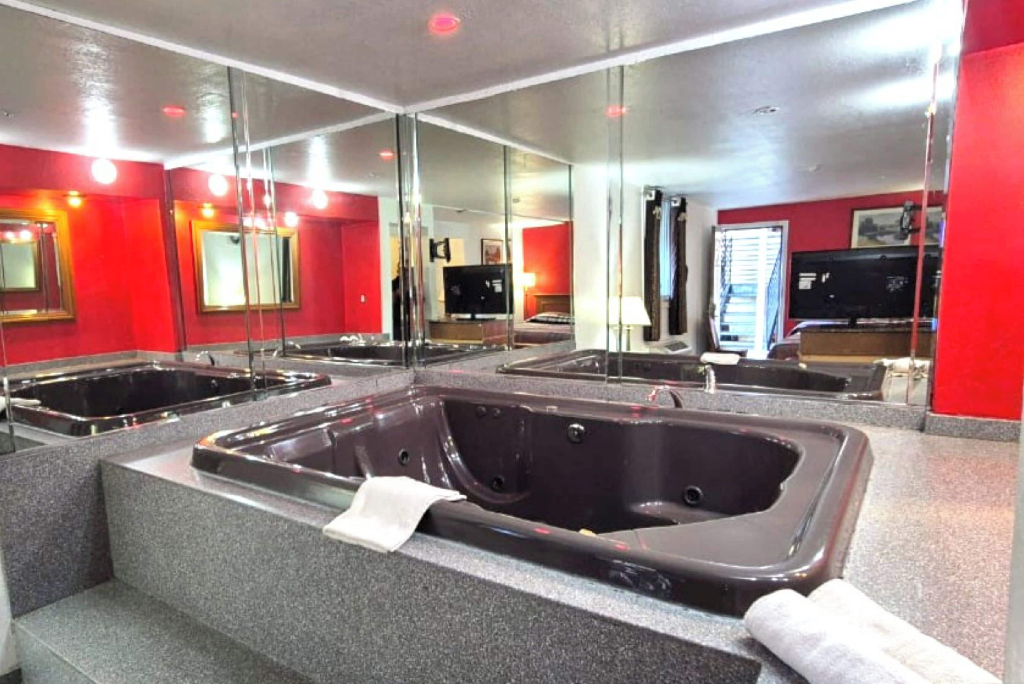 مغطس بمضخات للمياه