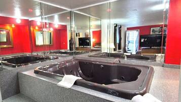 Room, 1 King Bed, Non Smoking (Jetted Tub) | Jetted tub