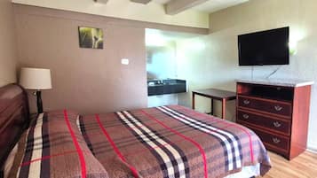 Camera, 1 letto king, fumatori | Una scrivania, ferro/asse da stiro, Wi-Fi gratuito, lenzuola