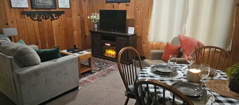 Peaceful Cabin in Foothills of Sumas Mountain