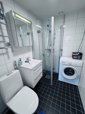Hair dryer, towels, soap, toilet paper - Cozy Home with Artistic Touches (Helsinki)