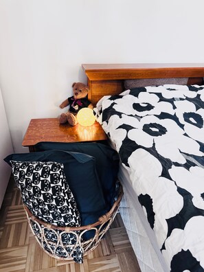 1 slaapkamer, een strijkplank/strijkijzer, wifi, beddengoed