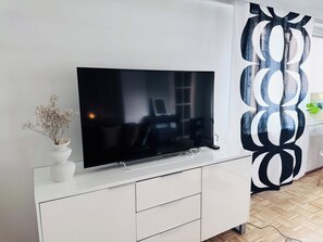 Interior - Cozy Home with Artistic Touches (Helsinki)