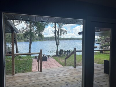 Discover tucked away 5-bedroom lakefront cabin getaway in Land O' Lakes with AC