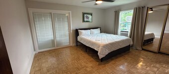 Discover tucked away 5-bedroom lakefront cabin getaway in Land O' Lakes with AC