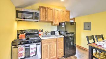 Refrigerador, microondas, cafetera/tetera, tostadora