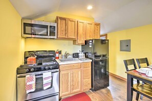 Refrigerador, microondas, cafetera/tetera, tostadora