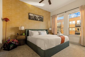 2 عدّة غرف نوم ومكواة/لوح كي وواي فاي وملاءات أسرّة