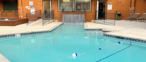 Sisäuima-allas, ulkouima-allas