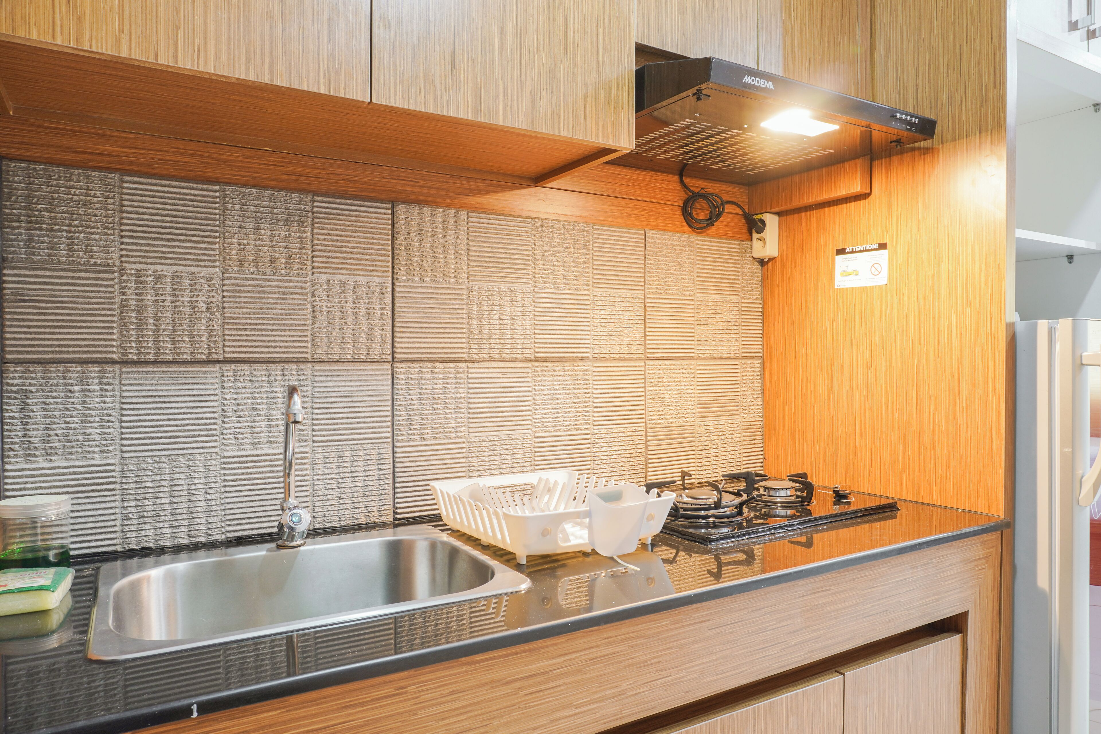 Apartemen Standar | Dapur pribadi | Peralatan masak/sendok-piring