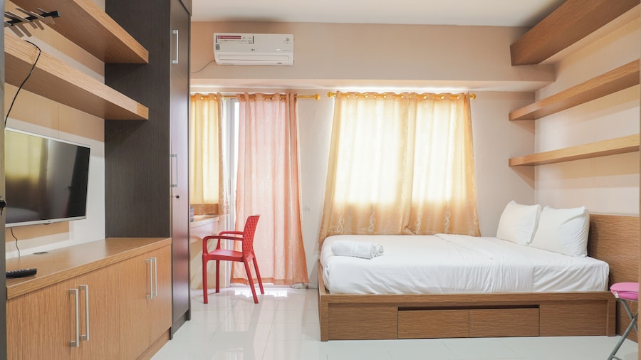 Comfort And Cozy Living Studio At Park View Condominium Apartment