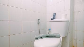 Standard Apartment | Bathroom