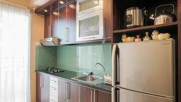 Apartemen Standar | Dapur pribadi | Peralatan masak/sendok-piring