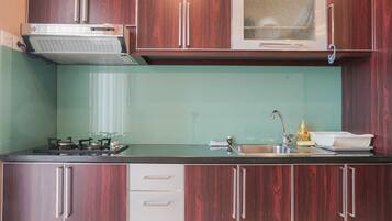 Apartemen Standar | Dapur pribadi | Peralatan masak/sendok-piring