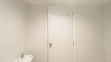 Standard-Apartment | Badezimmer