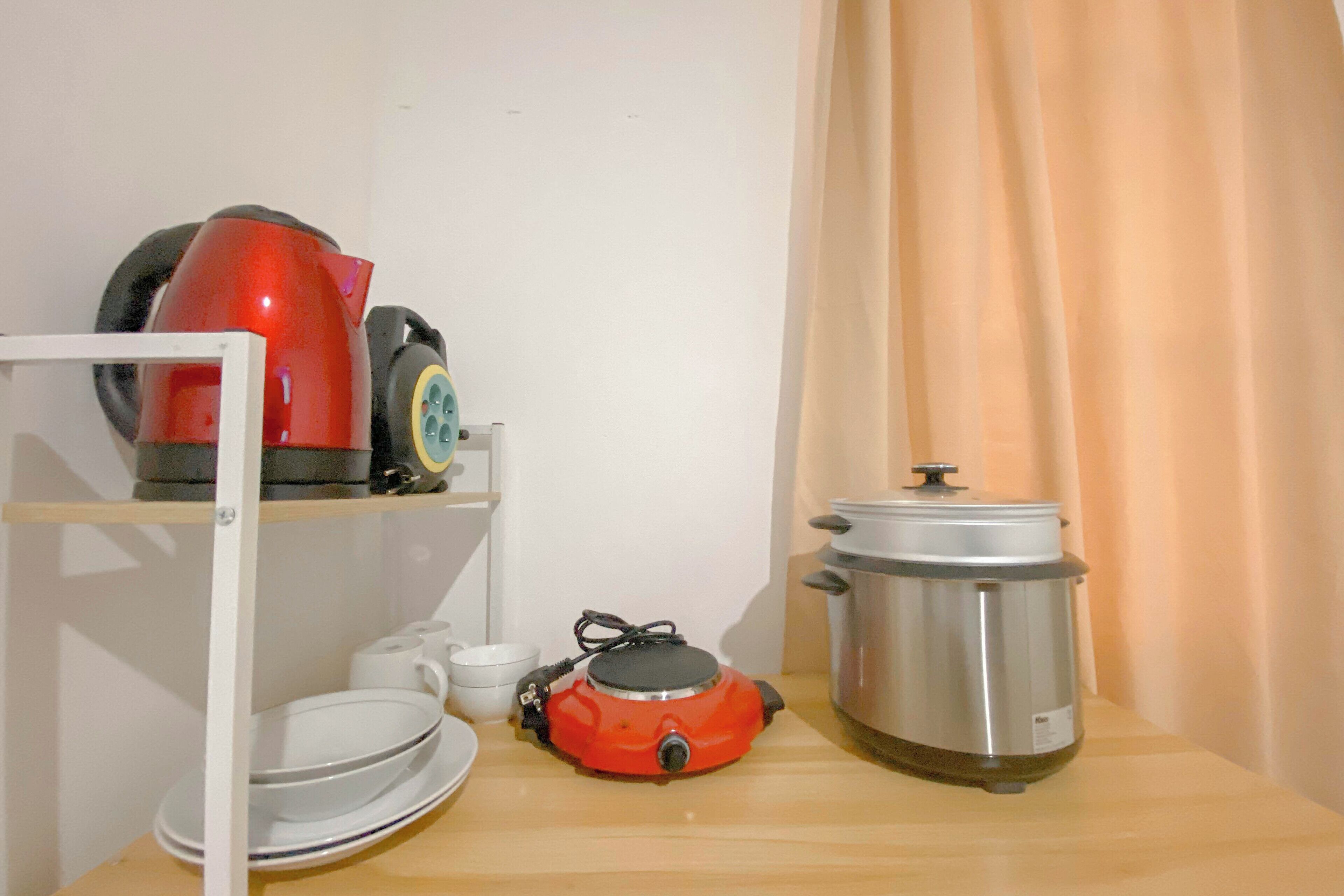 Standard Apartment | Private kitchen | Cookware/dishes/utensils