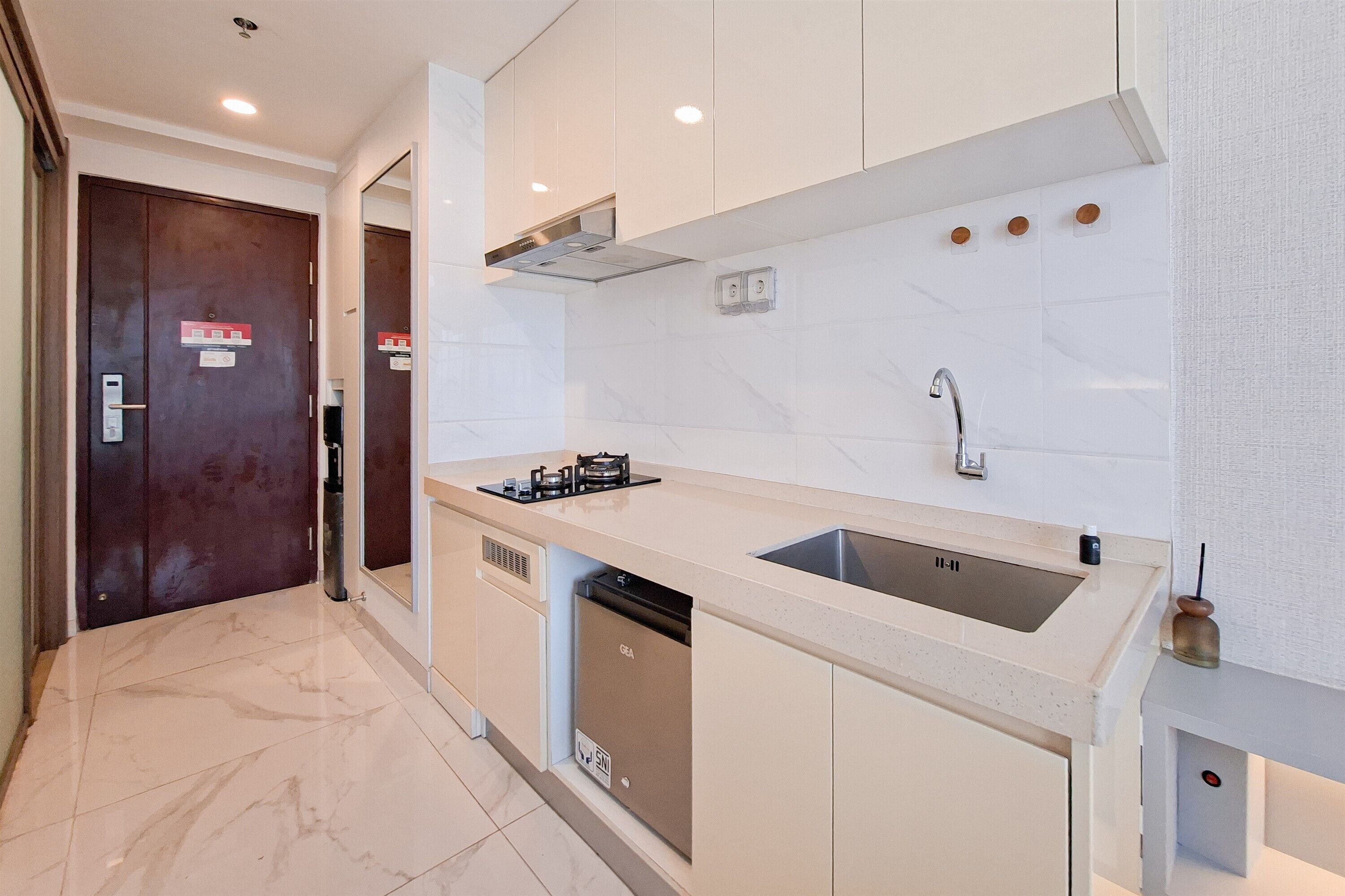 Standard Apartment | Private kitchen | Cookware/dishes/utensils