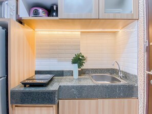 Apartamento standard | Cozinha privada | Talheres/pratos/utensílios de cozinha