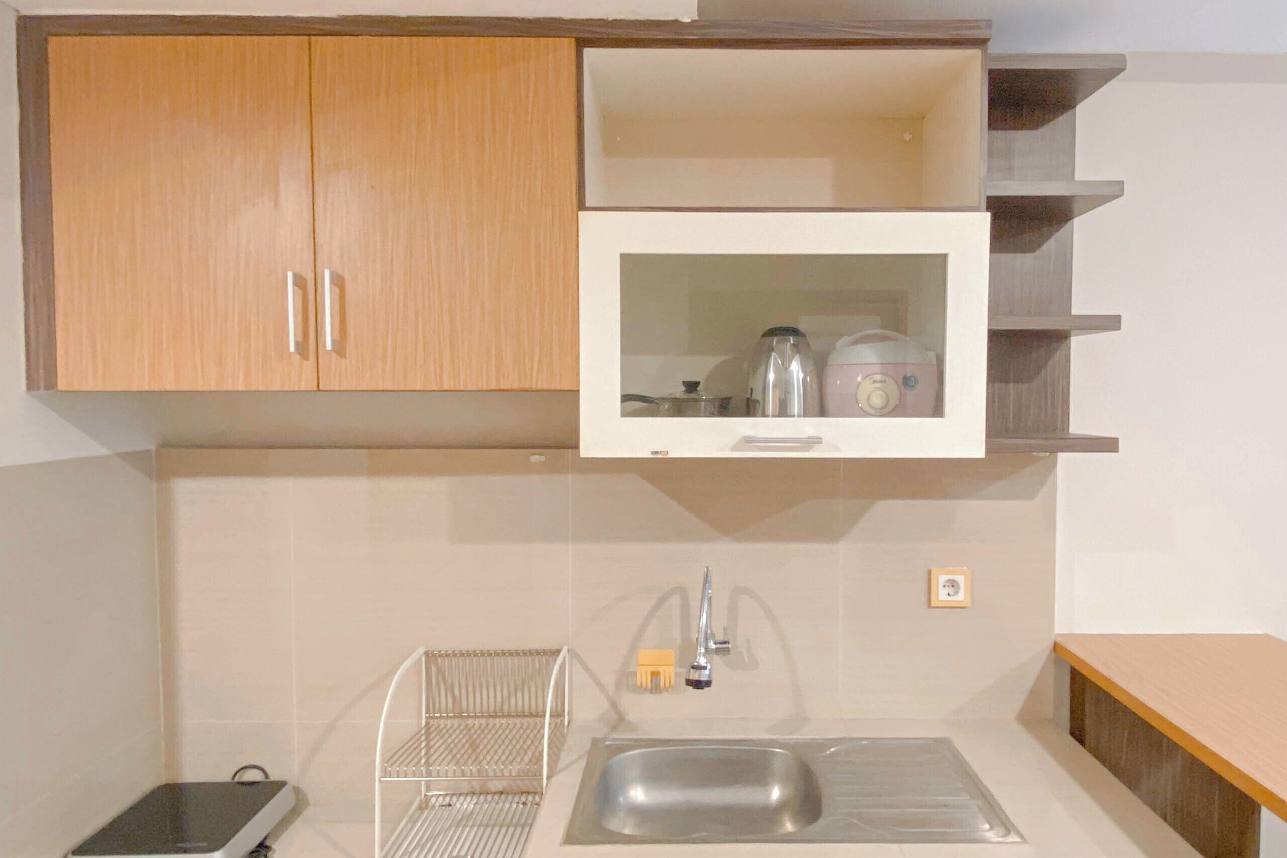 Standard Apartment | Private kitchen | Cookware/dishes/utensils