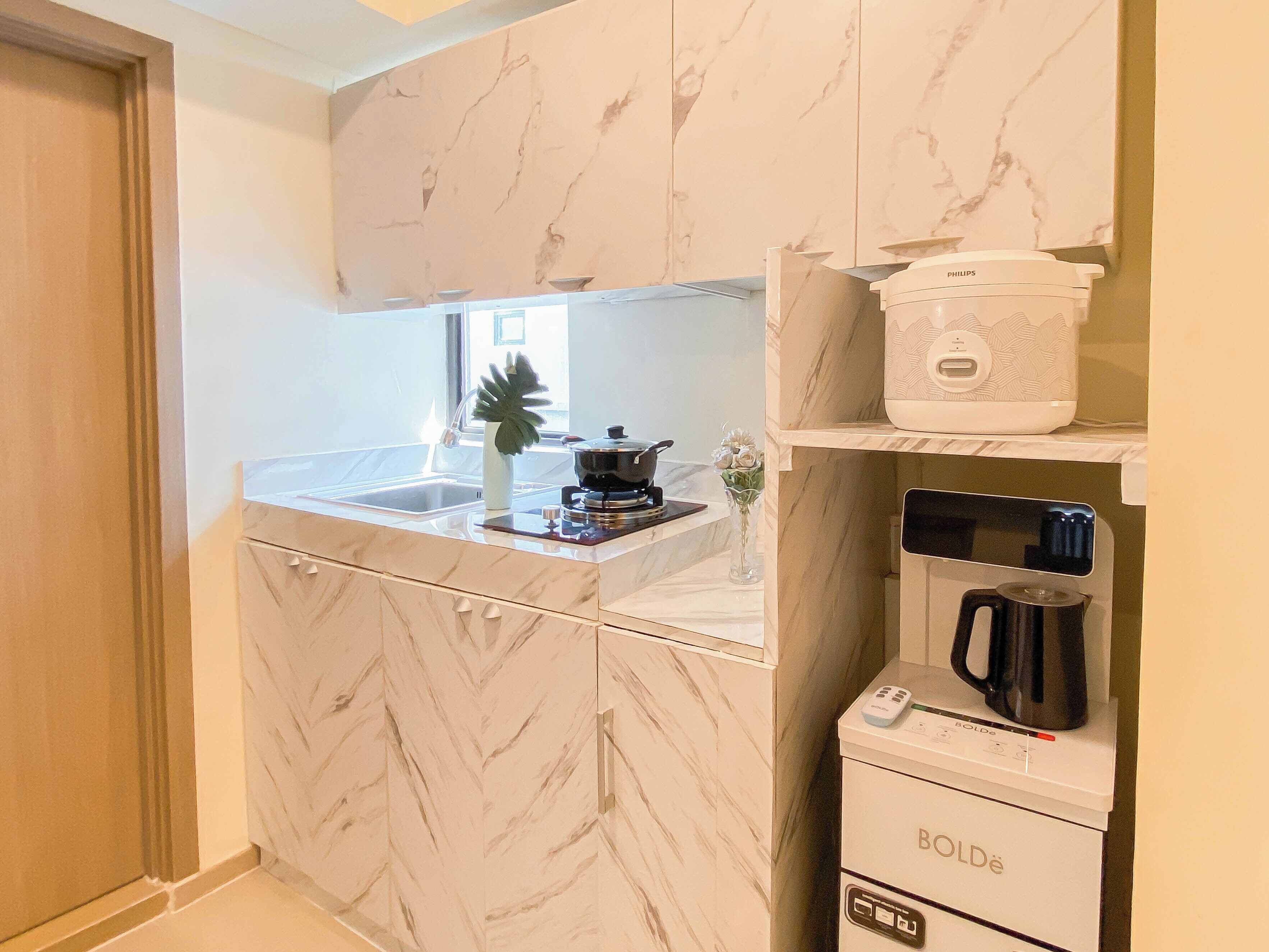 Standard Apartment | Private kitchen | Cookware/dishes/utensils