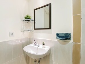 Standard Apartment | Bathroom