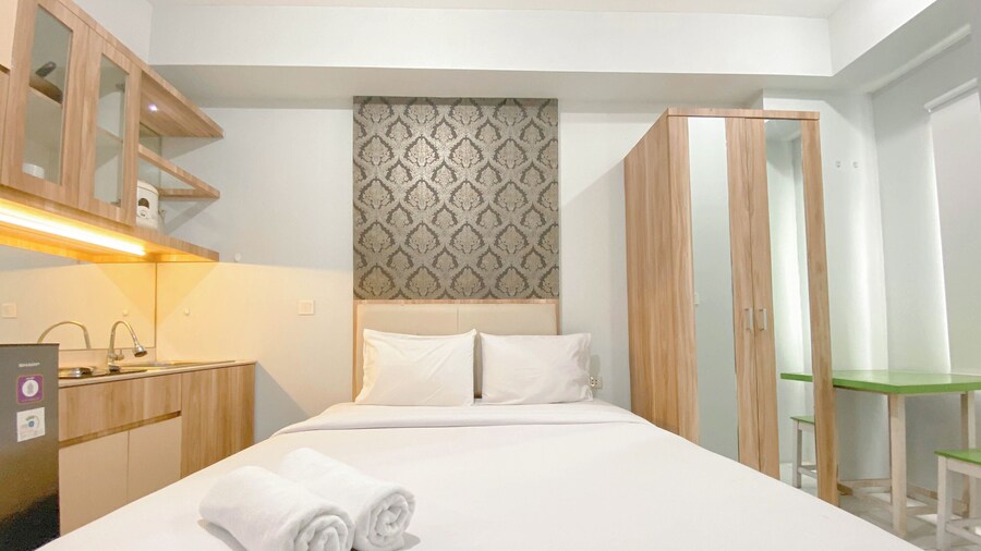 Basic Studio At Candiland Apartment