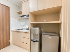 Apartamento standard | Cozinha privada | Talheres/pratos/utensílios de cozinha