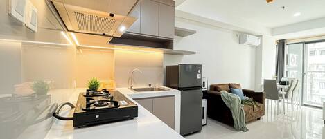 Cookware/dishes/utensils