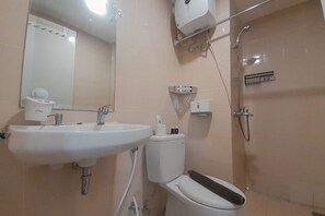 Standard Apartment | Bathroom