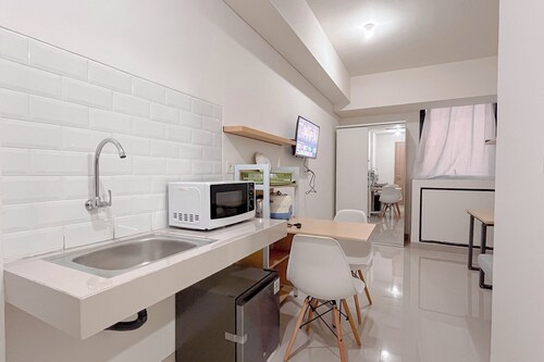 White Style Studio (No Kitchen) Apartment Bandaraya - Tallasa City Makassar
