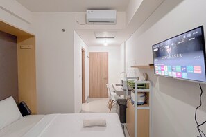 Standard Apartment - White Style Studio (No Kitchen) Apartment Bandaraya - Tallasa City Makassar (Makassar)