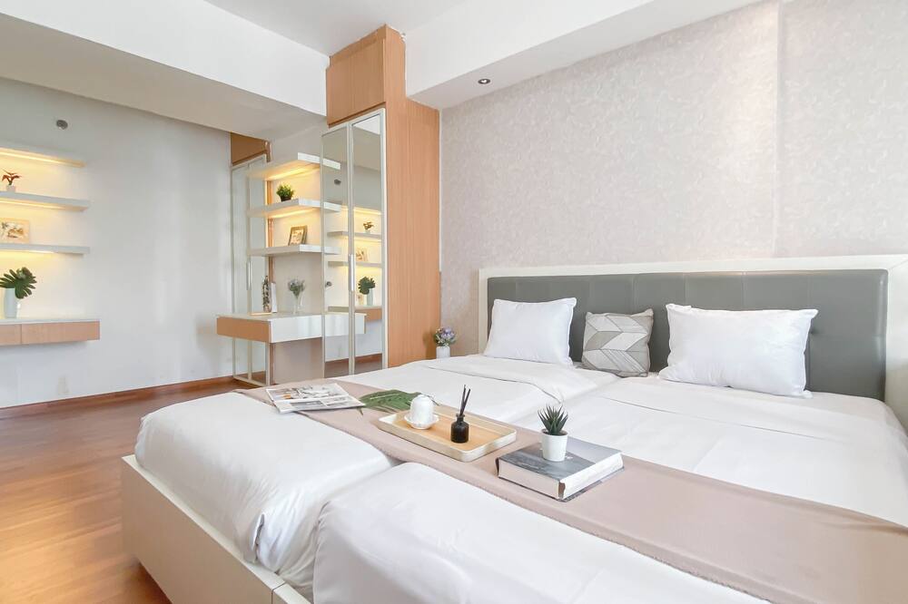 Contemporary Studio Loft Apartment At Park View Condominium