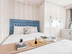 Interior - White Accent 1Br Near Mall At Bassura City Apartment (Jakarta)