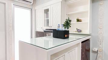 Apartamento standard | Cozinha privada | Talheres/pratos/utensílios de cozinha