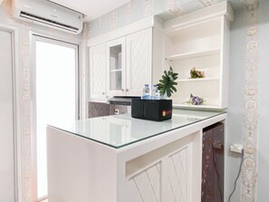Standard Apartment | Private kitchen | Cookware/dishes/utensils - White Accent 1Br Near Mall At Bassura City Apartment (Jakarta)