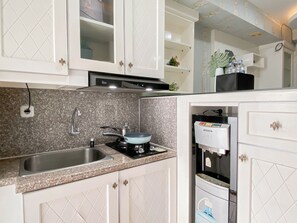 Standard Apartment | Private kitchen | Cookware/dishes/utensils - White Accent 1Br Near Mall At Bassura City Apartment (Jakarta)
