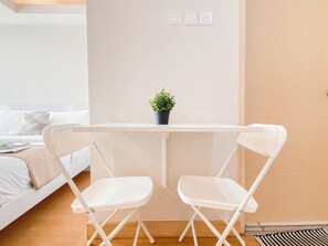 สแตนดาร์ดอพาร์ทเมนท์ | บริการอาหารในห้องพัก