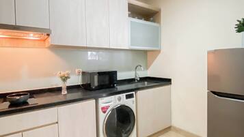 Apartemen Standar | Dapur pribadi | Peralatan masak/sendok-piring