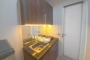 Standard Apartment | Private kitchen | Cookware/dishes/utensils - 1Br Near Unpar At Parahyangan Residence Apartment (Bandung)