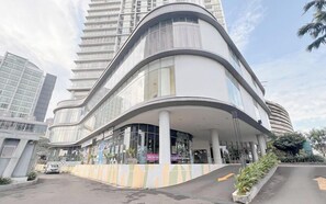 Exterior - 2Br Near Marvell City Mall At Linden Apartment (Surabaya)