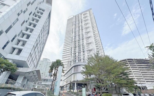 Exterior - 2Br Near Marvell City Mall At Linden Apartment (Surabaya)