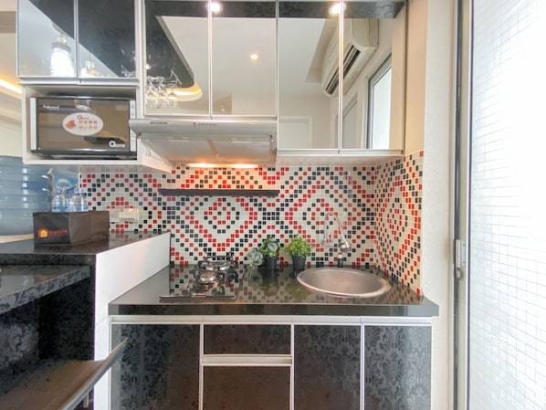 Apartamento standard | Cozinha privada | Talheres/pratos/utensílios de cozinha