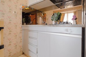 スタンダード アパートメント | 専用キッチン | 調理器具と食器