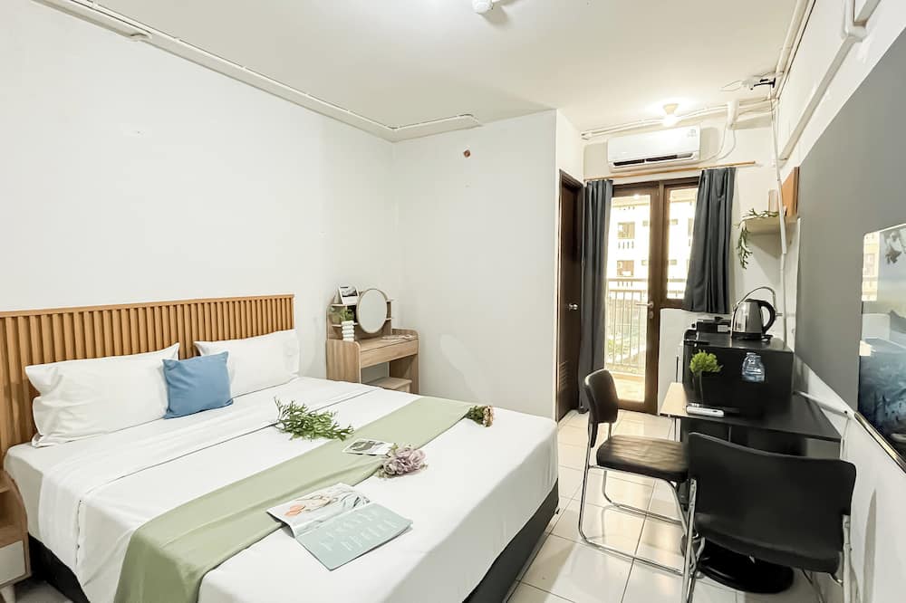Simple Studio Room At Apartment Kebagusan City