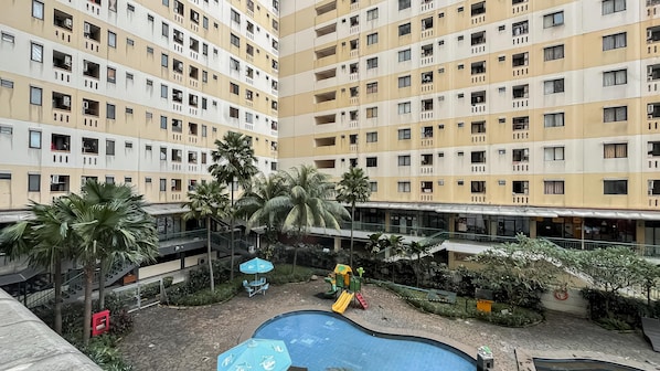 Hồ bơi ngoài trời