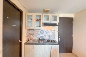 Apartment | Private kitchen | Fridge, stovetop, cookware/dishes/utensils