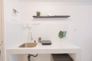 Private kitchen - Functional Studio Apartment Tokyo Riverside Pik 2 (Teluknaga)