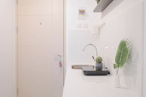 Apartment | Private kitchen | Fridge, stovetop, cookware/dishes/utensils - Functional Studio Apartment Tokyo Riverside Pik 2 (Teluknaga)