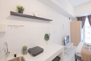 Apartment | Private kitchen | Fridge, stovetop, cookware/dishes/utensils